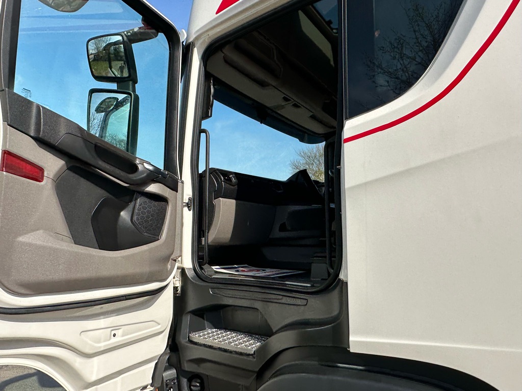 407C2BD5 EFBE 4973 8B12 11D6CCD9DA4F 1 105 C