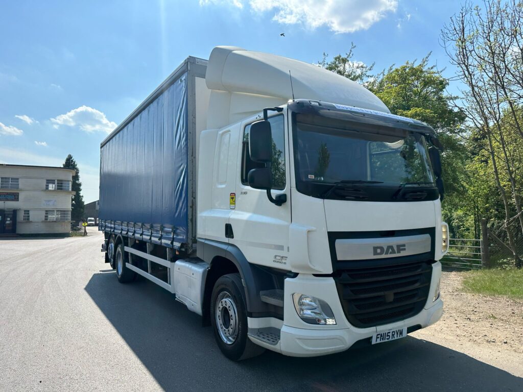 2015 DAF CF 330 Curtainside Truck