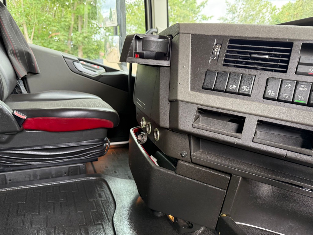 C50D7499 DFDA 41E1 B531 7B3A77EC9310 1 105 C