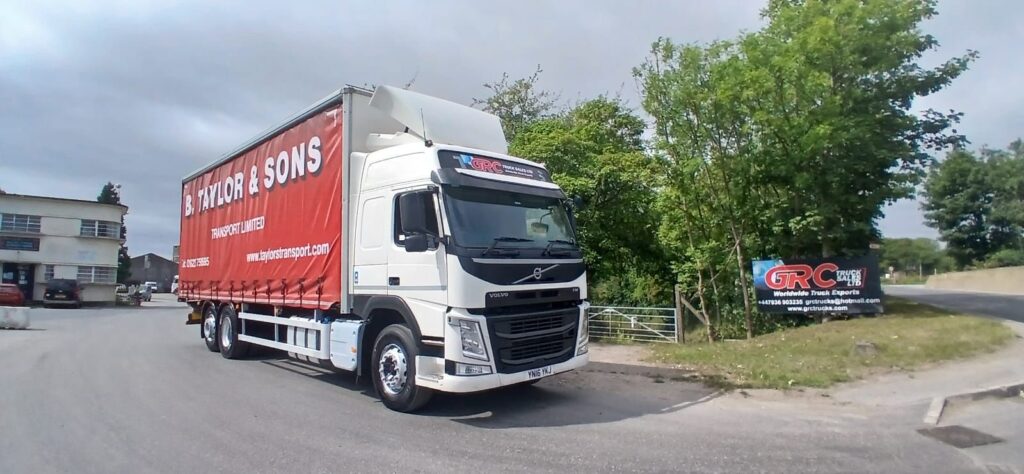 2016 Volvo FM 330 Curtainside Truck