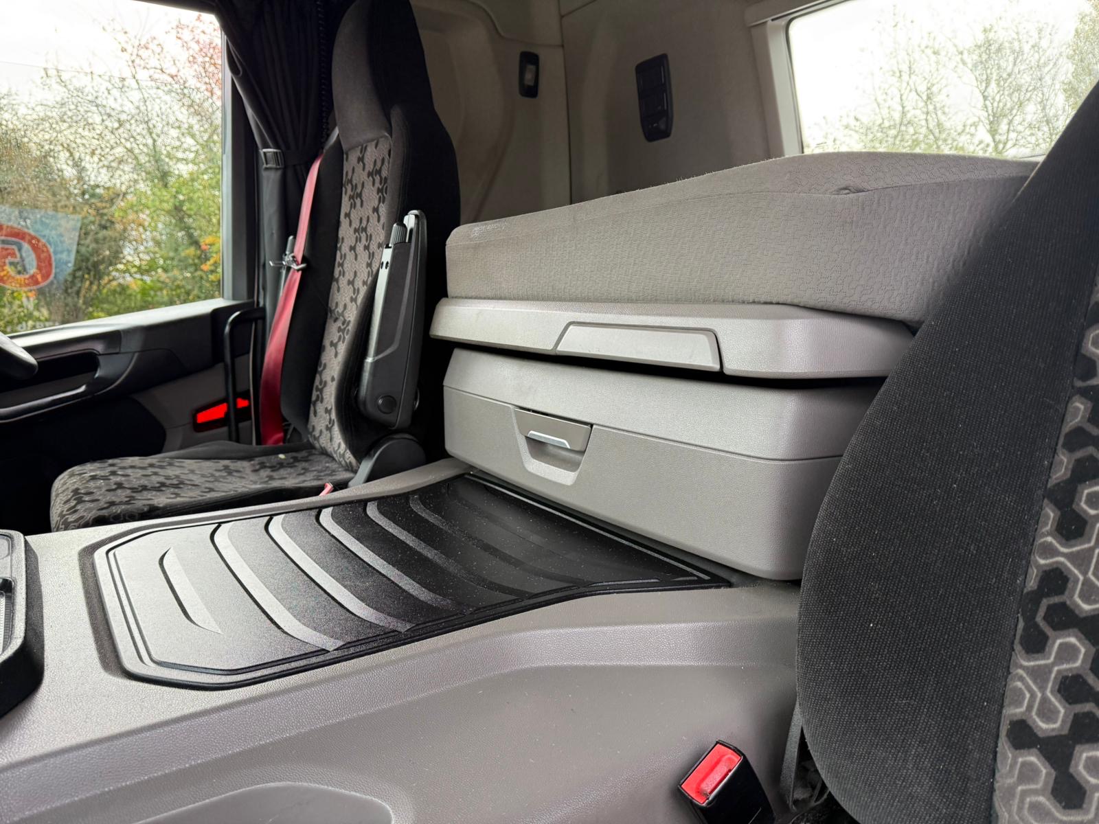 09e8d812 D4e9 4884 9793 28c058846b6e