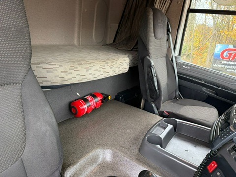 240D9B33 52CE 4F88 AFE9 3F2B5FFDA826 4 5005 C