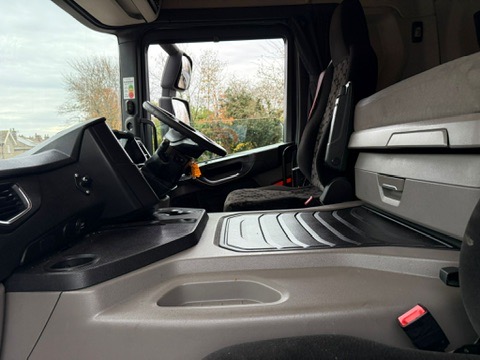 9ED4D827 5CD9 4129 8898 8F66FAA48F01 4 5005 C