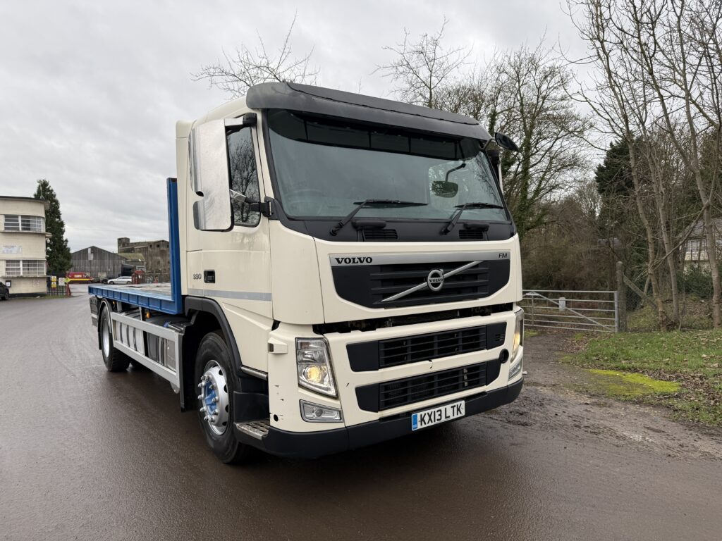 2013 Volvo FM 330 Flatbed
