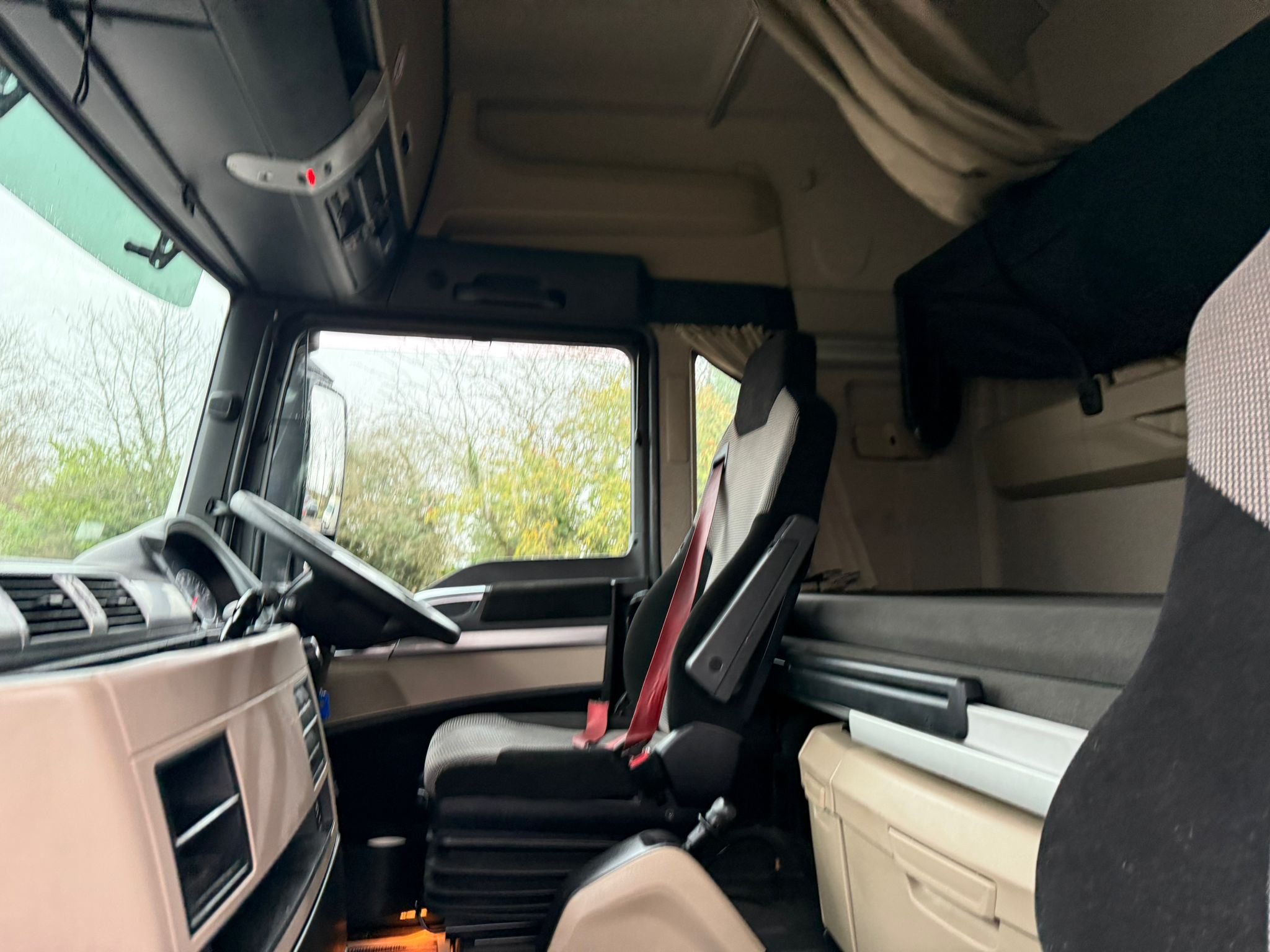 6bdead99 53b9 4b23 93bb 7bfeca680714