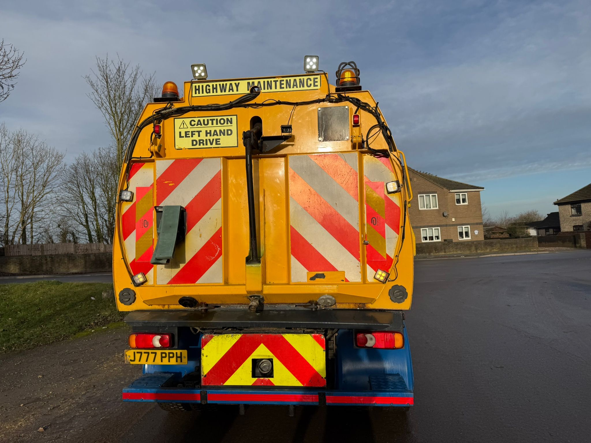 97289793 D23a 4e4b 8106 0816e18f9c07