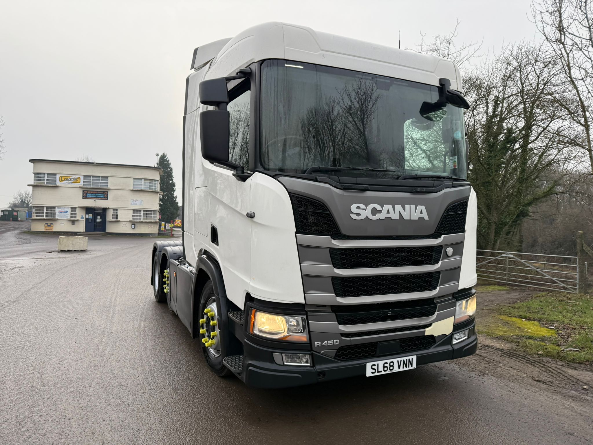 0288195f 33cc 4125 8c3f B685420a25c9