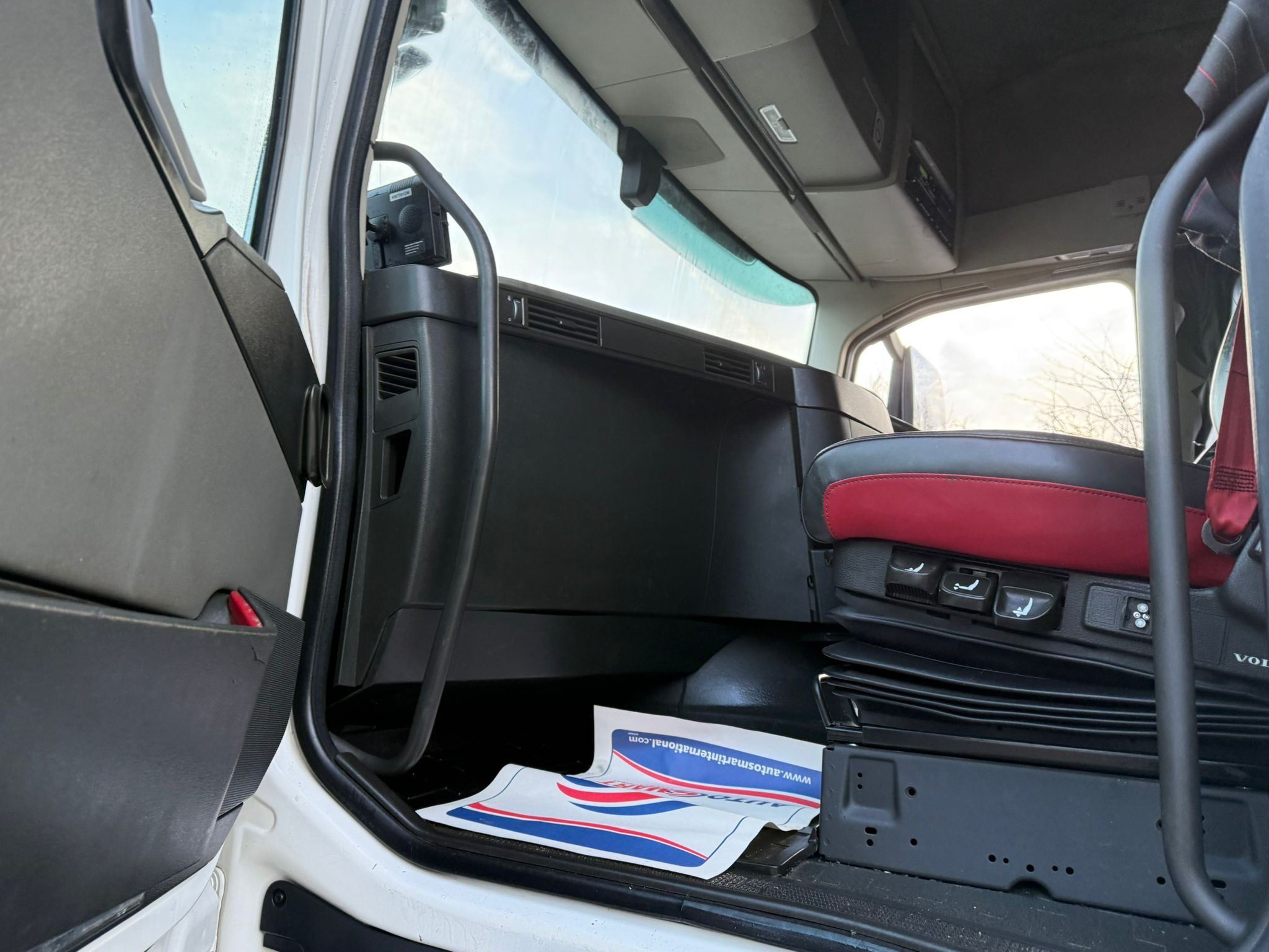 1c3909ea 17c4 45c1 8b4e D33b063f57c2