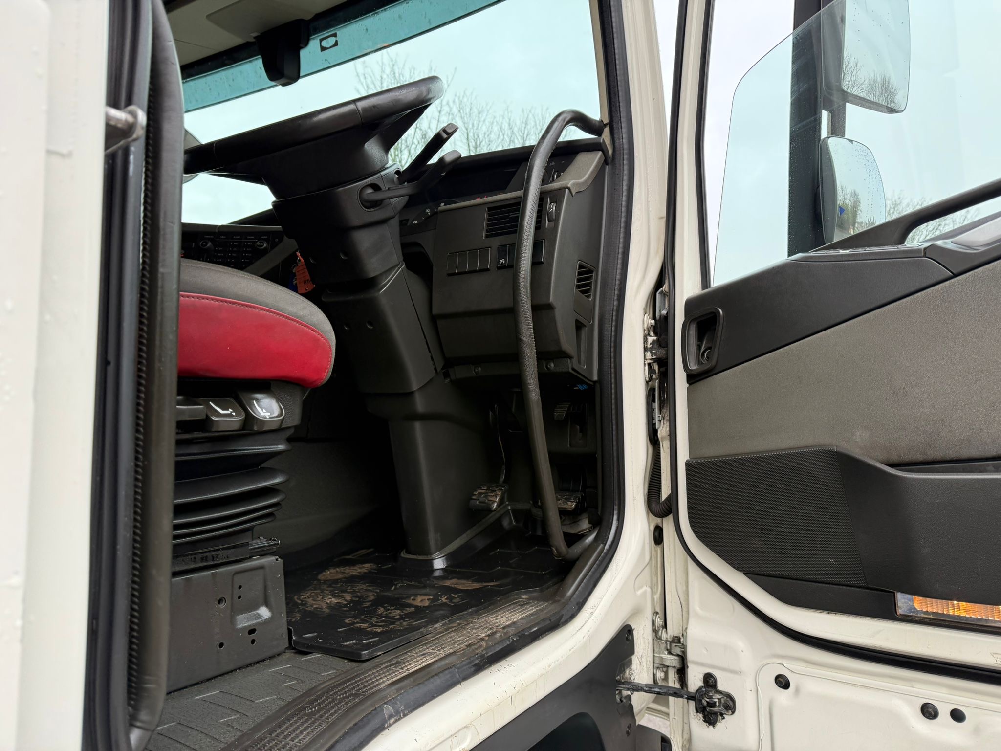 208a976f 06be 41a7 90e5 2af9b8601ba3