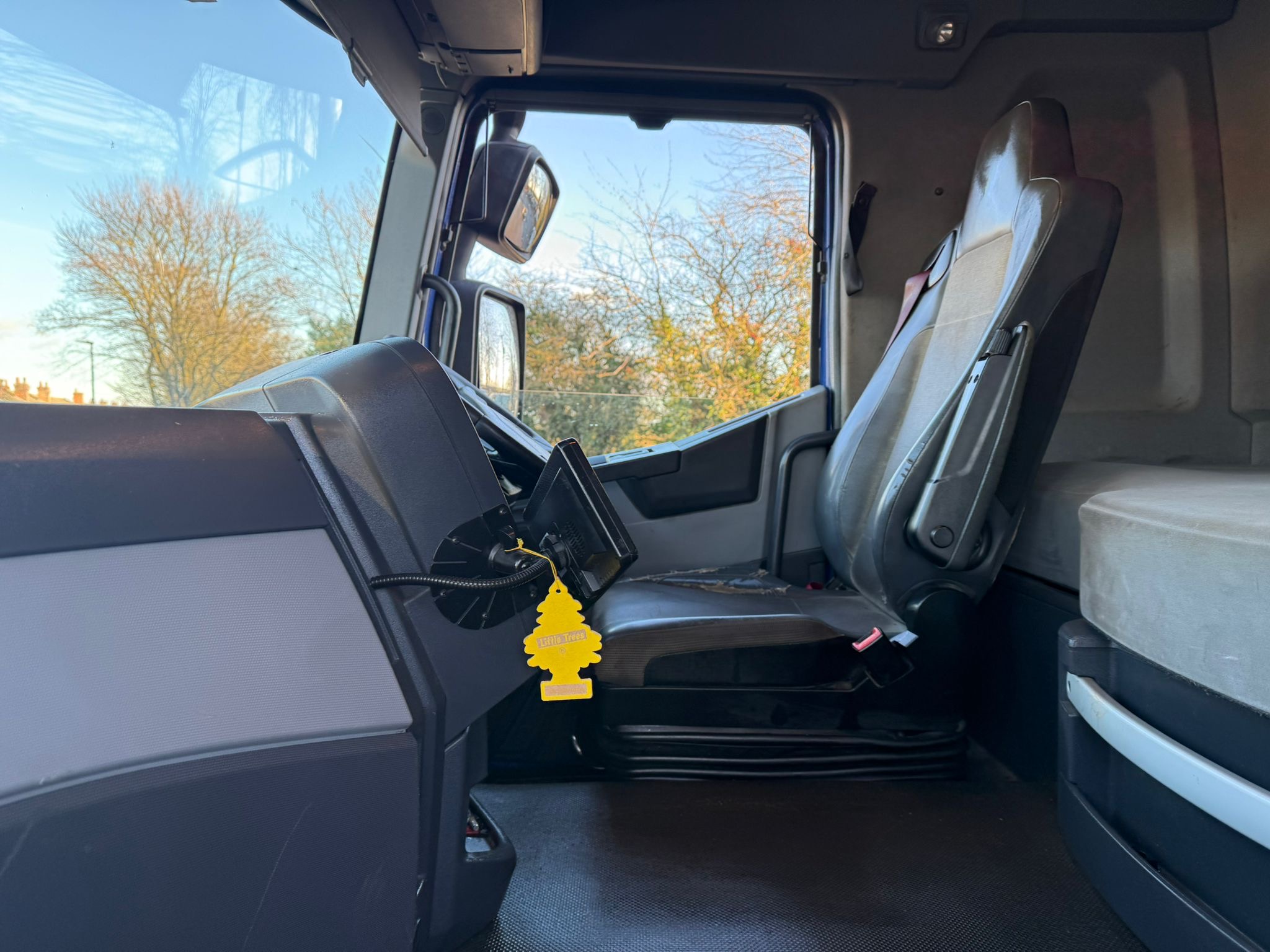 72b0ae7f E502 4e26 96a9 3b036f90d58c