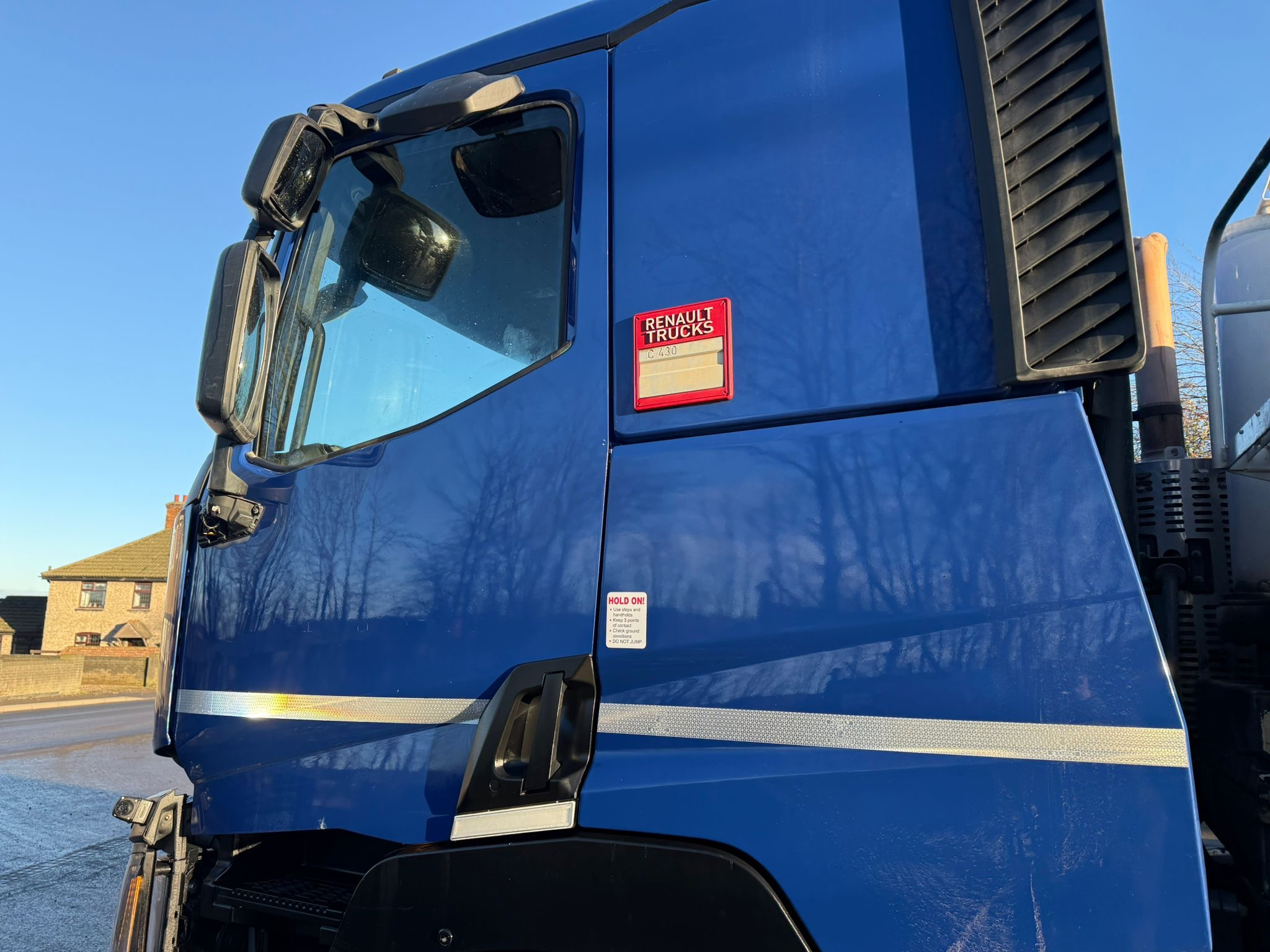 916f27d3 7108 41b6 8b8a 182cd0a2f895