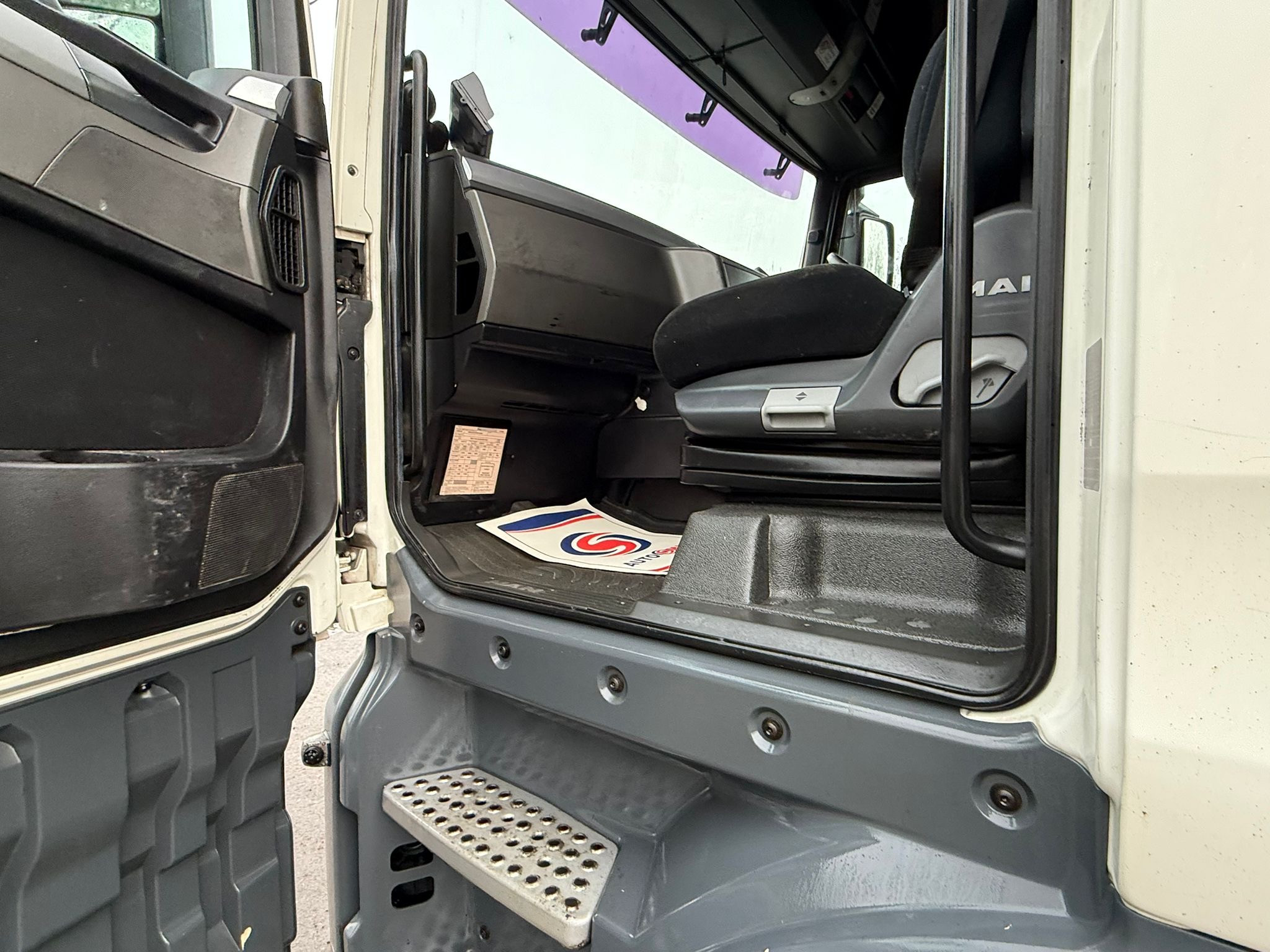 98db1842 8209 4980 A801 28ab6b57ba87