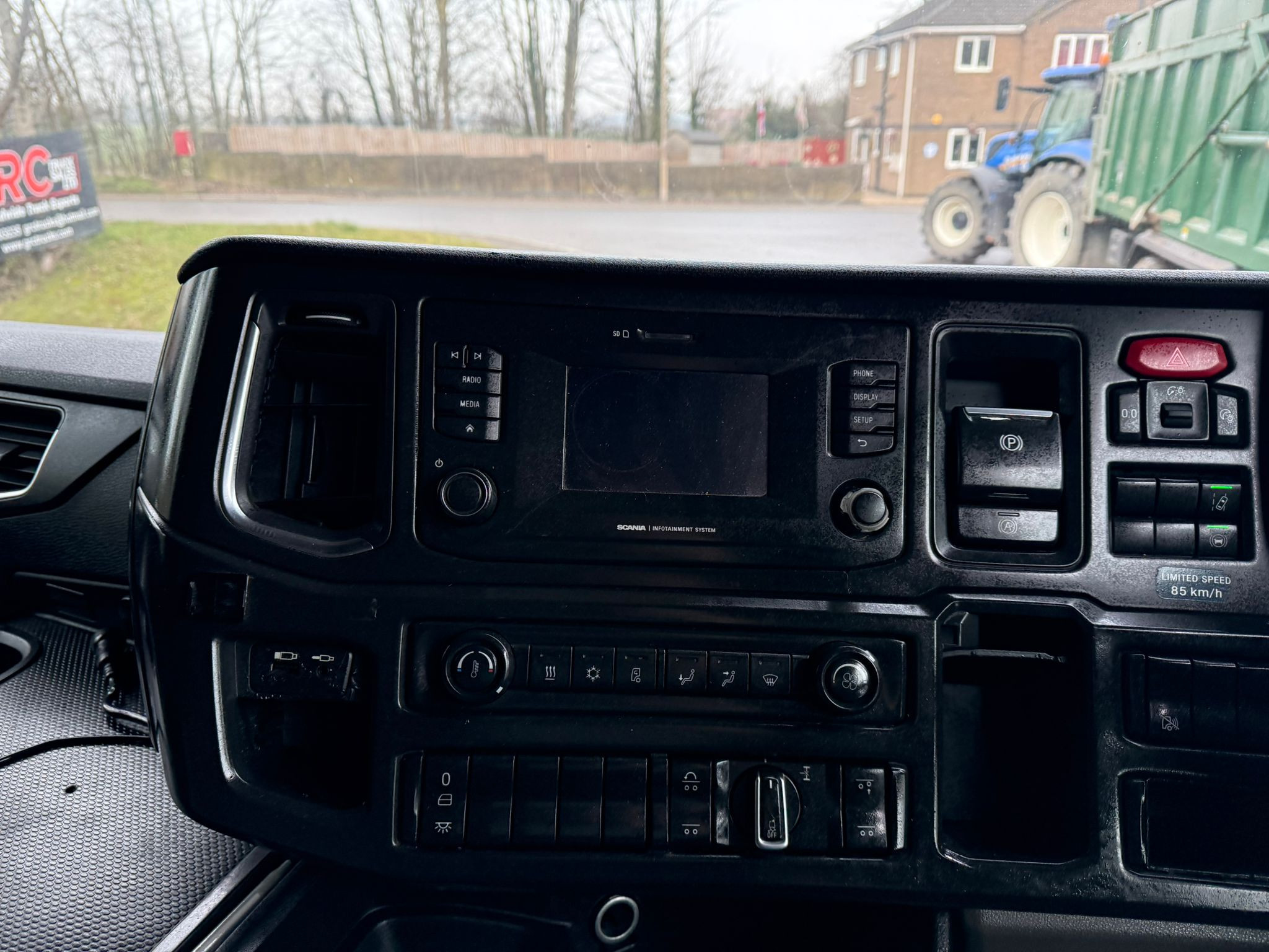 Ce08bfe1 B745 4f43 827e 8c6e957db73c