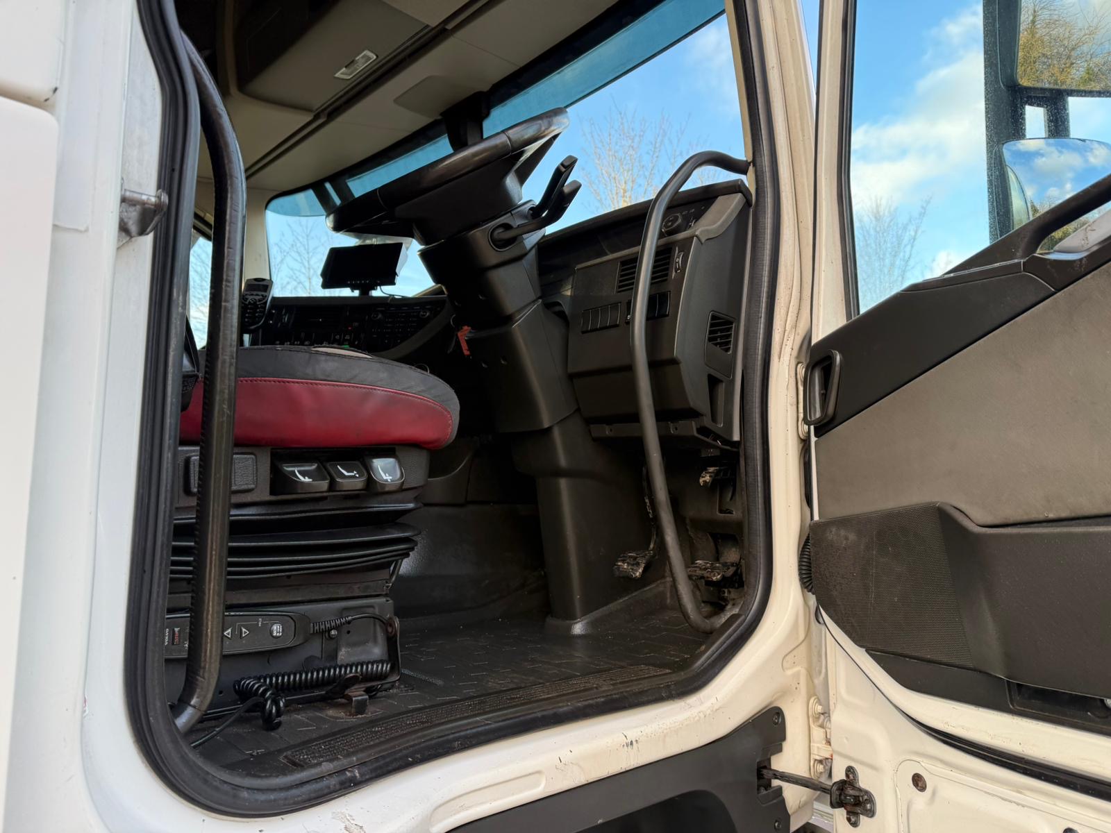 D8976297 Fe25 4799 B4b5 B125331e651e