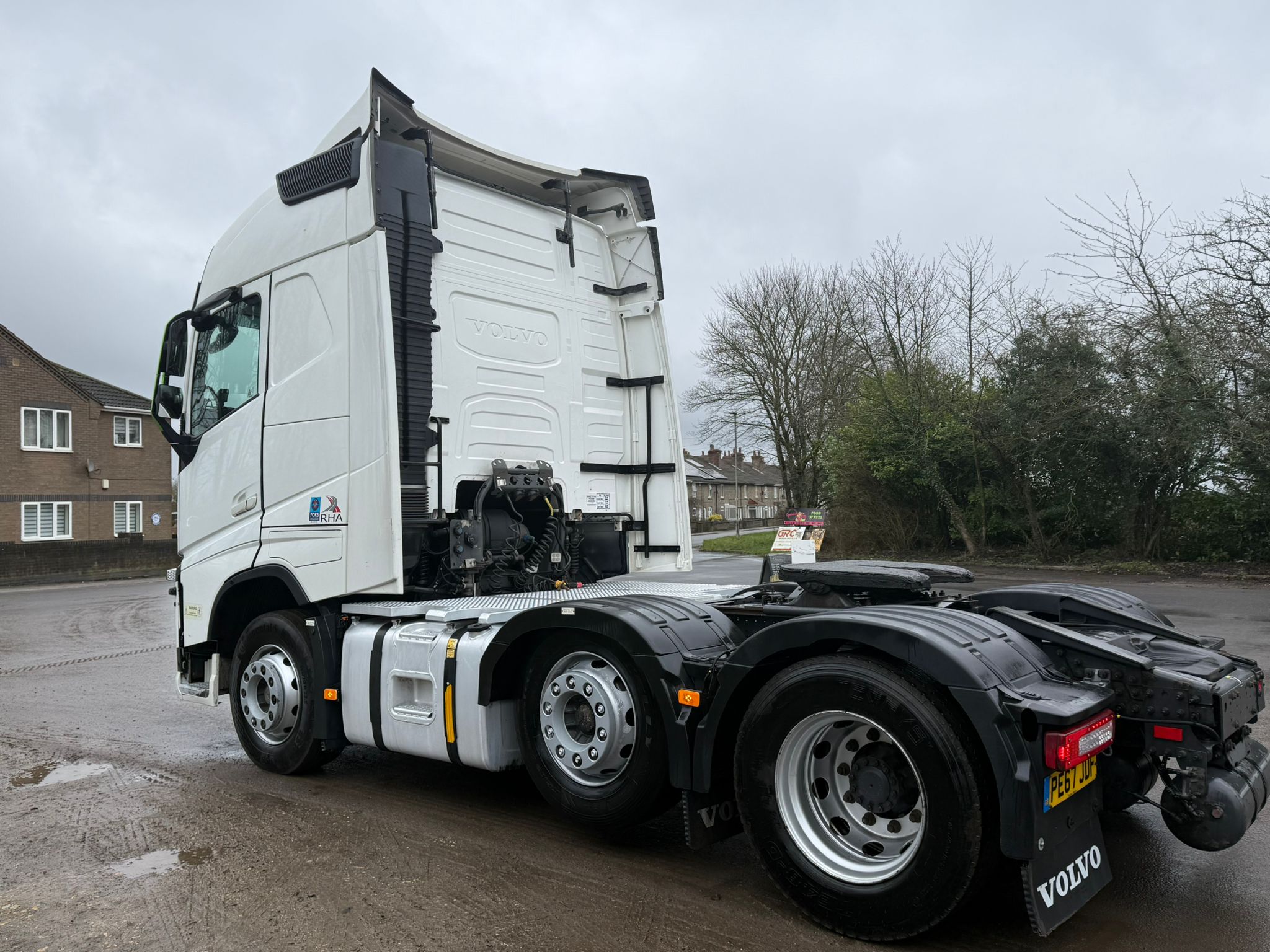 3C2C843F 1CF4 40C4 B4F6 DC19135D353C