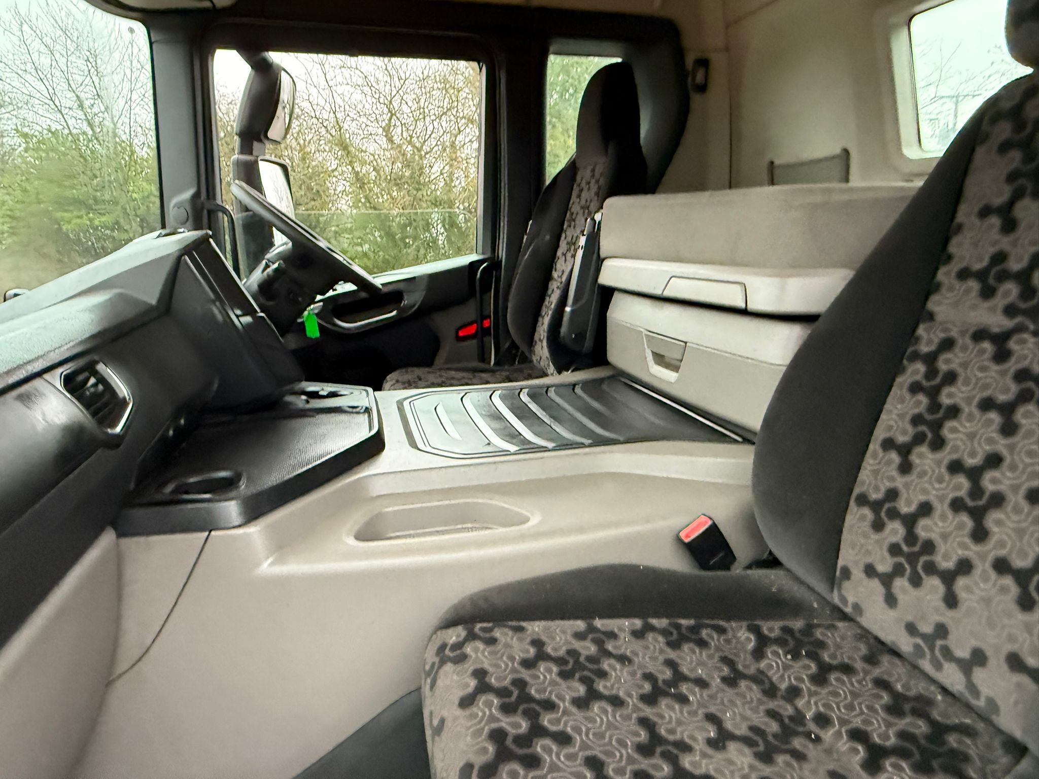 5f748b89 Debb 4875 94c2 D162fb60e331