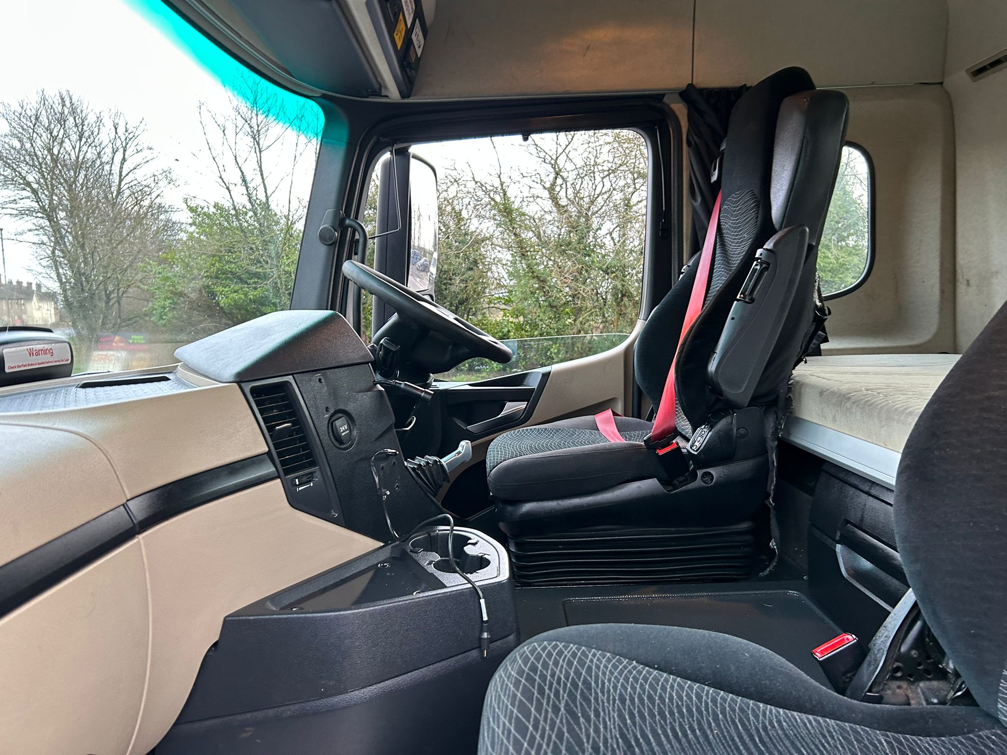 BAD433AB DCBA 4F41 8947 8846608382A9