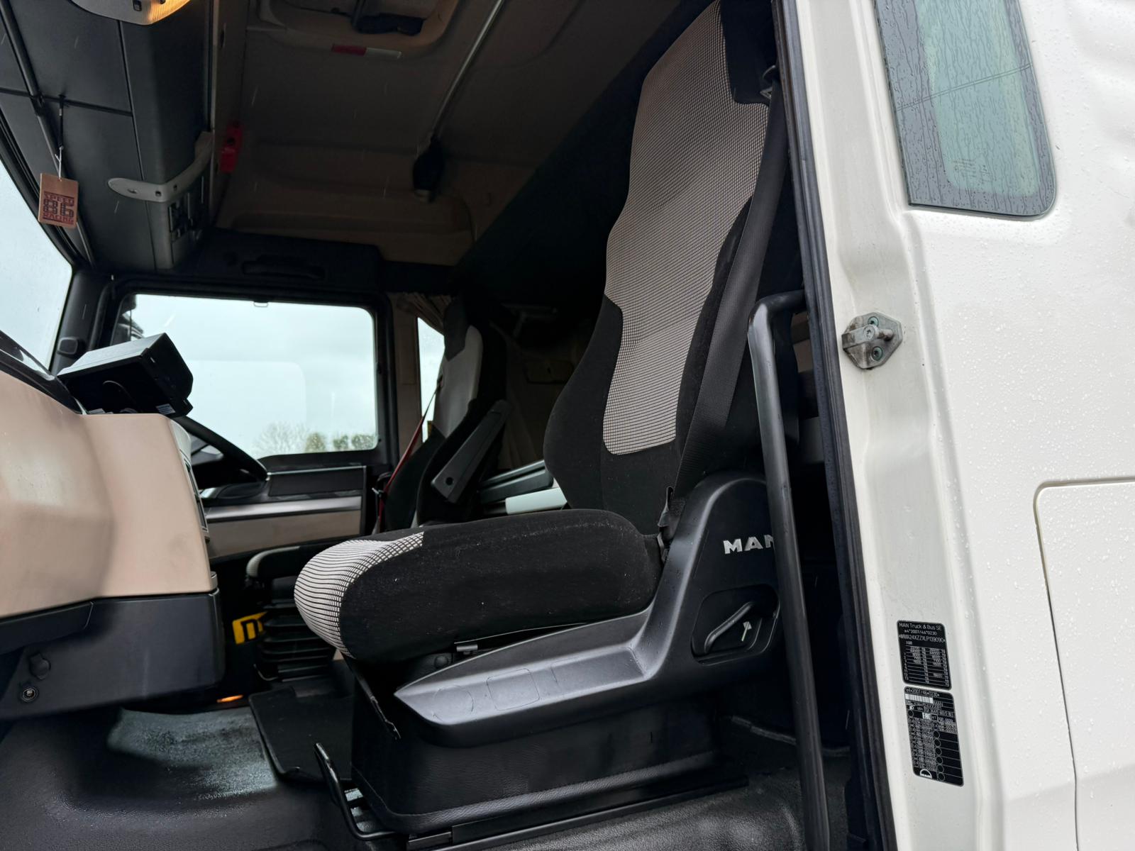 BD591DC8 7473 40C9 9948 D4793F2A8E94 1