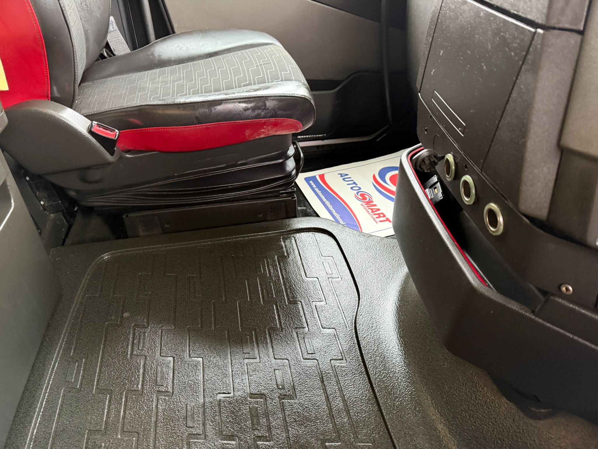 C9017878 C000 40F6 8E83 270A144A259A