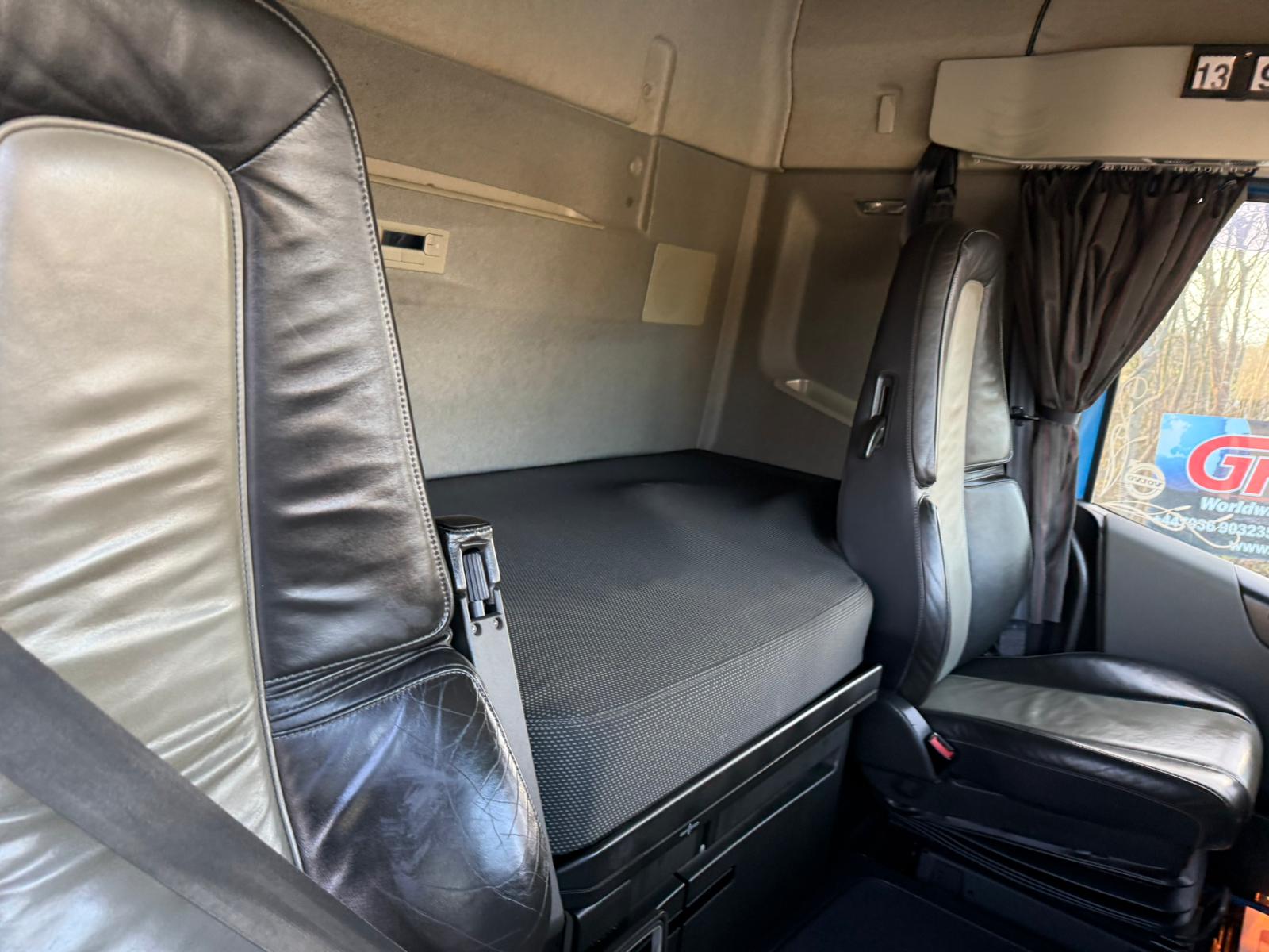 00954B77 D8DF 410B BC46 025B3A7CC076