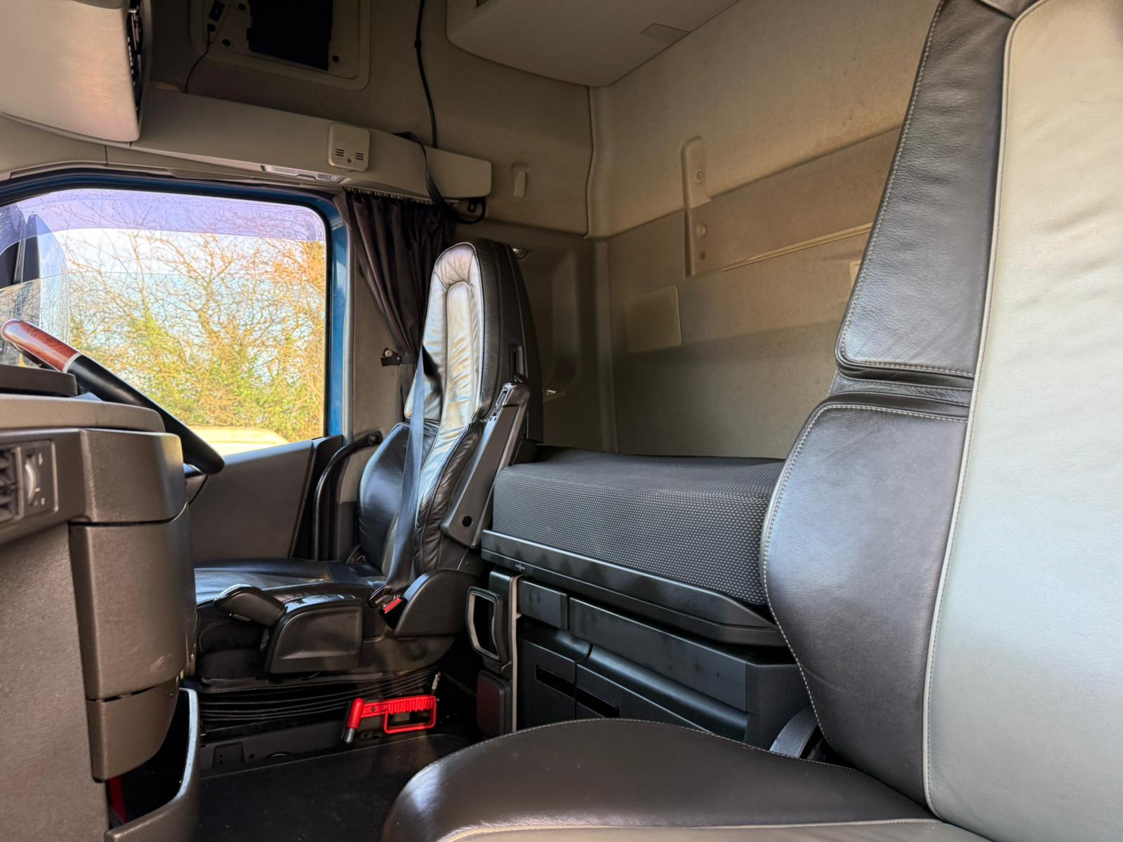 9F9F4B30 DF4D 45C7 8FA2 34C14C9220EA