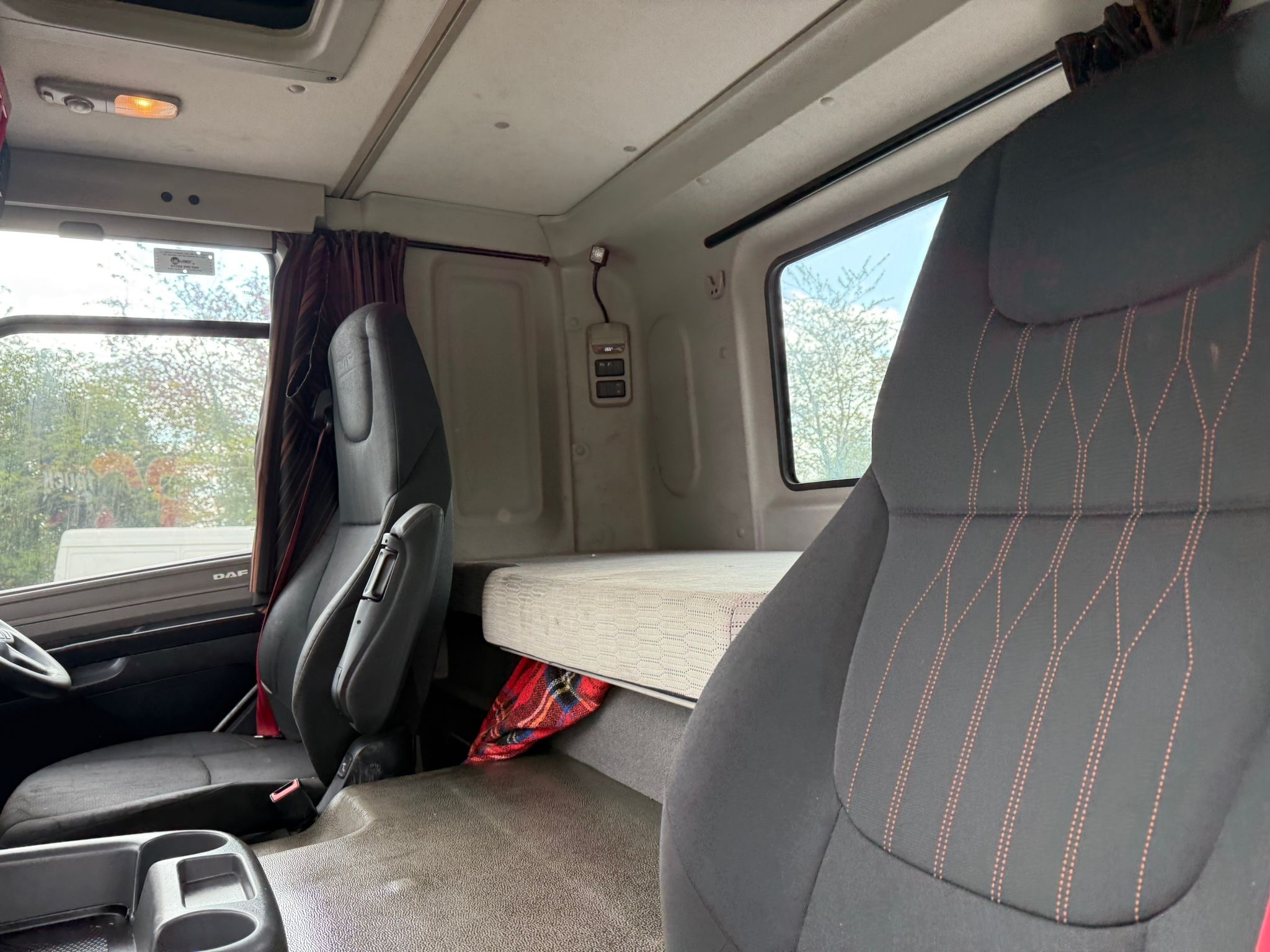 28d689bb 18ce 4245 B5b0 Df38831f8569