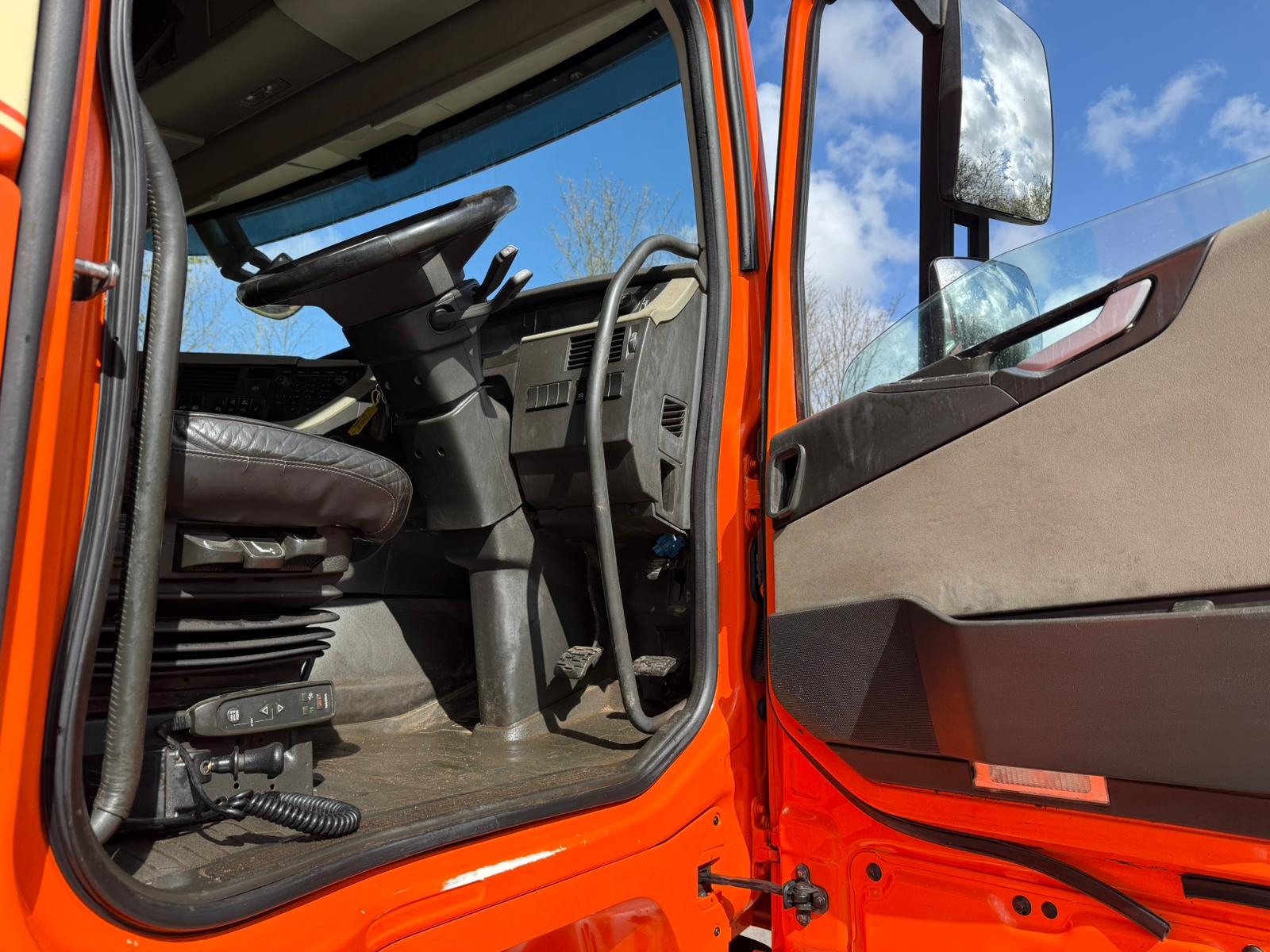 37B6AFCD 4885 472E 8629 F0F3396918B6