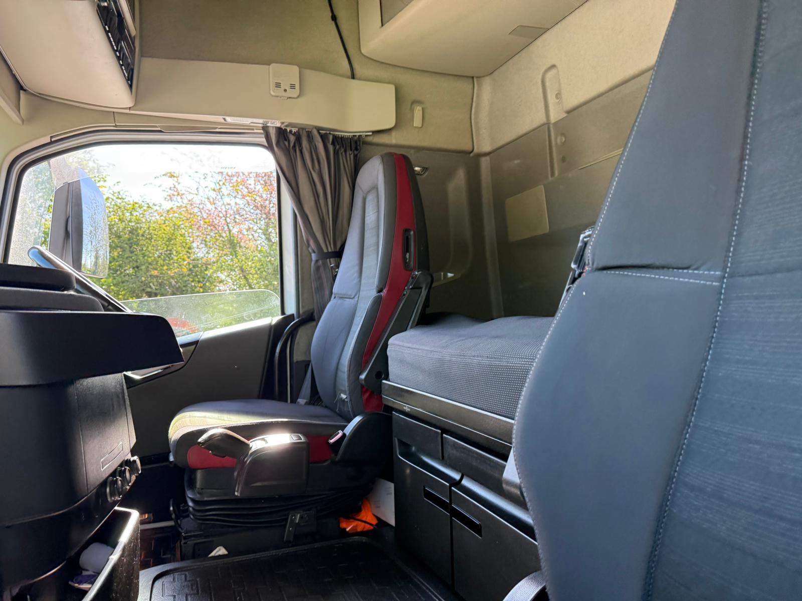 3b5f7148 7078 42a0 9147 6b4df29e3621