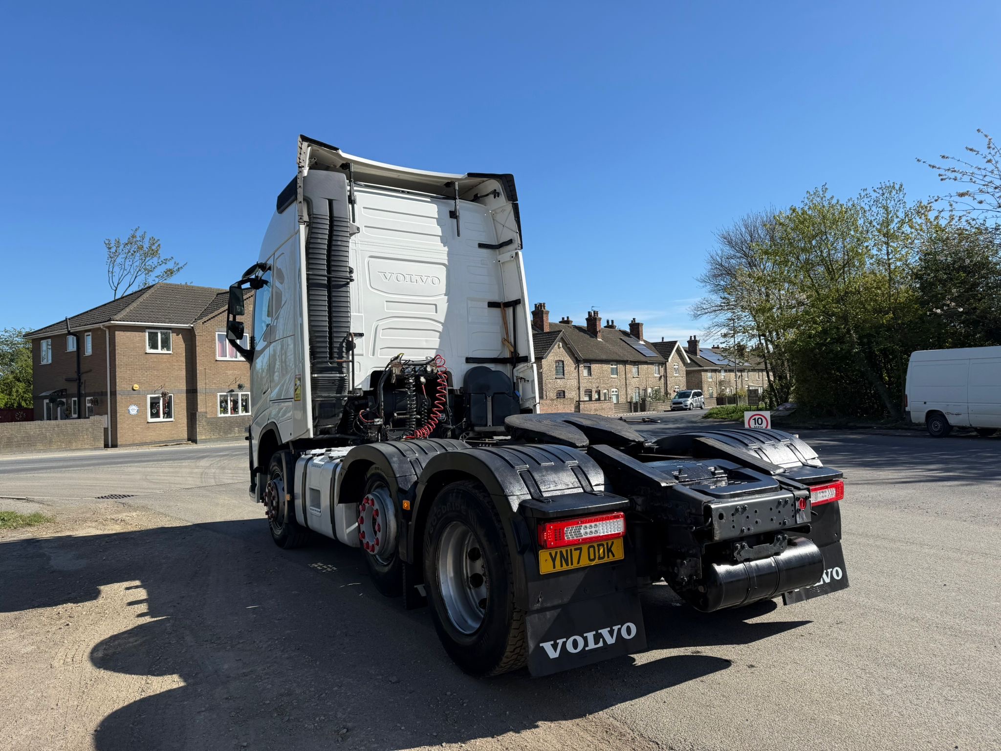 61acee72 A92b 4f97 A1f2 4e218ed59a1f 2 1