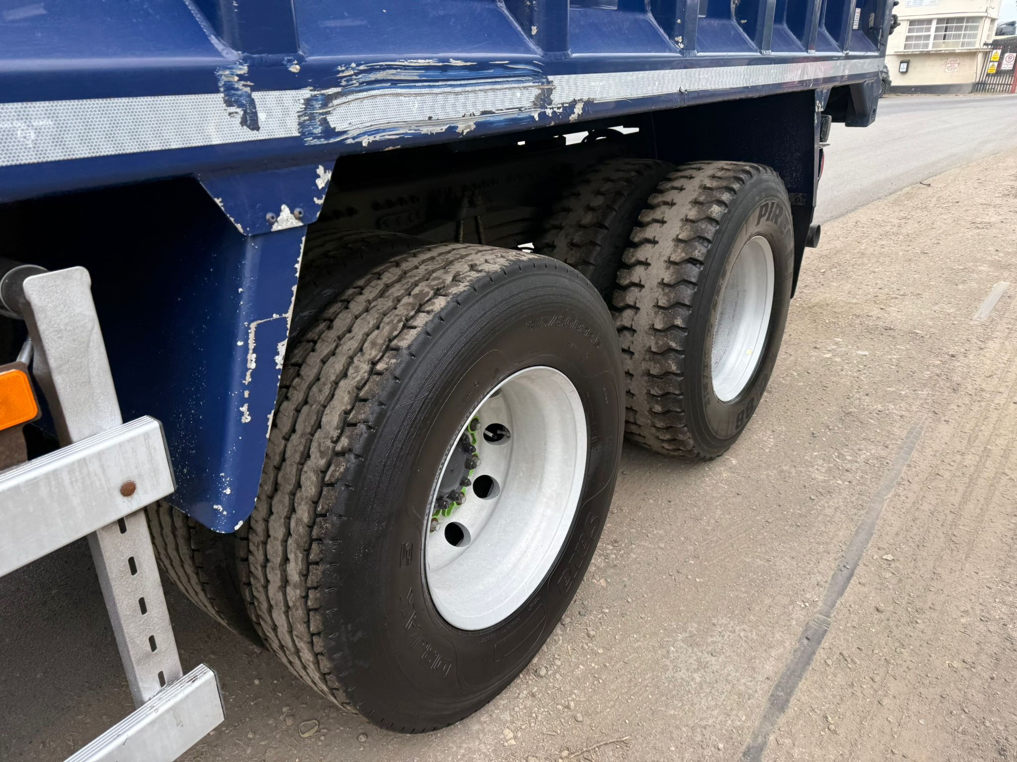 6bd5762f 9774 4074 B14a 3e616572d23b