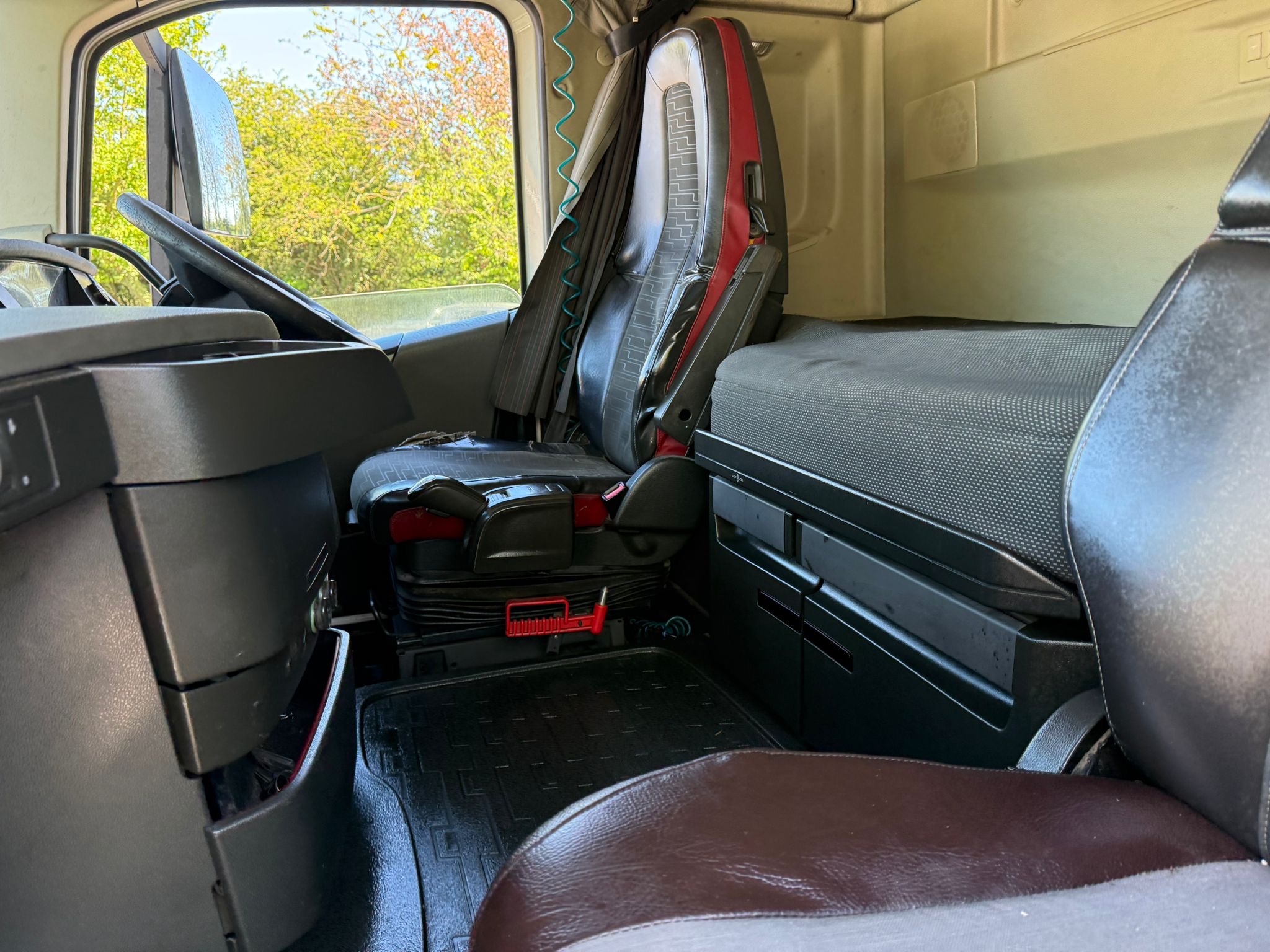 710d6aeb F3e0 4821 8b48 143d5cc58017