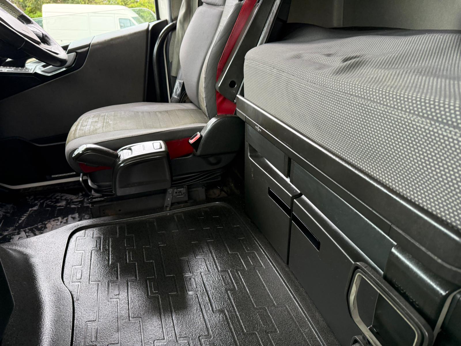 84763759 9230 42DA B6E3 B7AAB57668EE