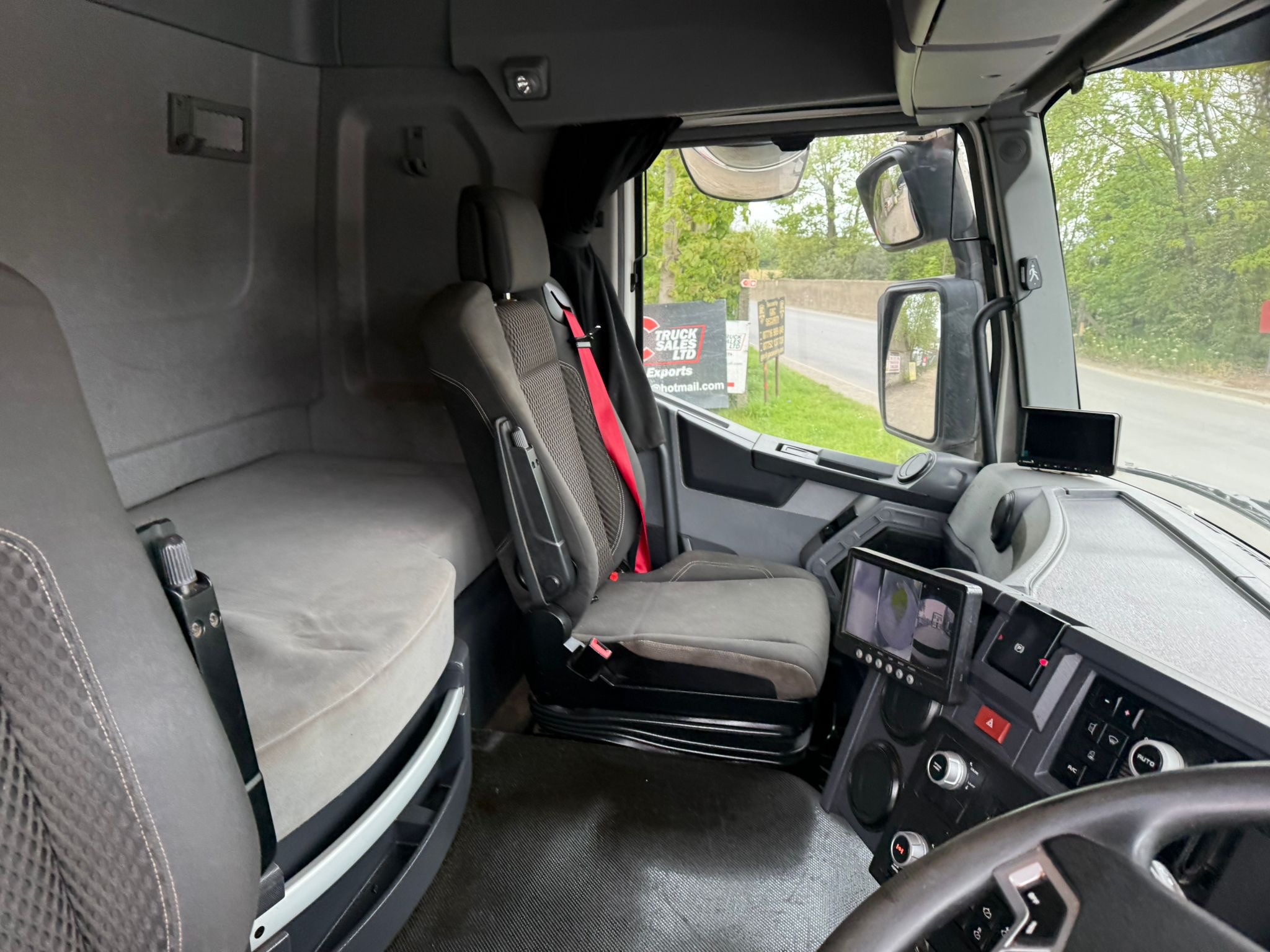 E13731d1 1489 4632 8256 27f94418716c