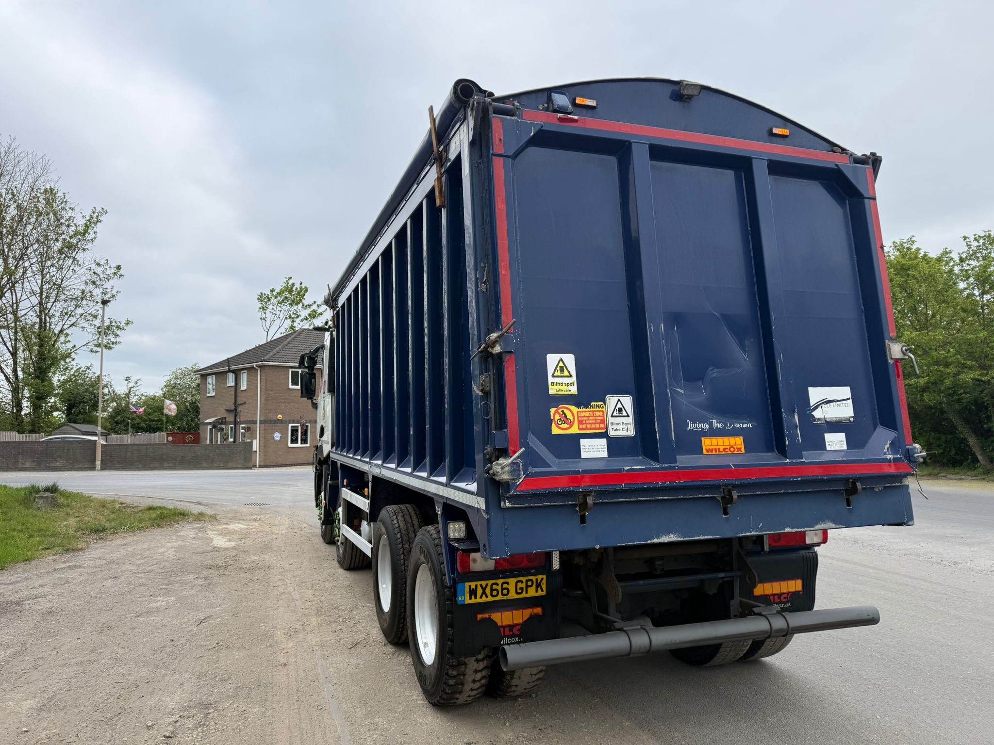 Ea0d925a E7fd 449e B114 603d1a22d3ed