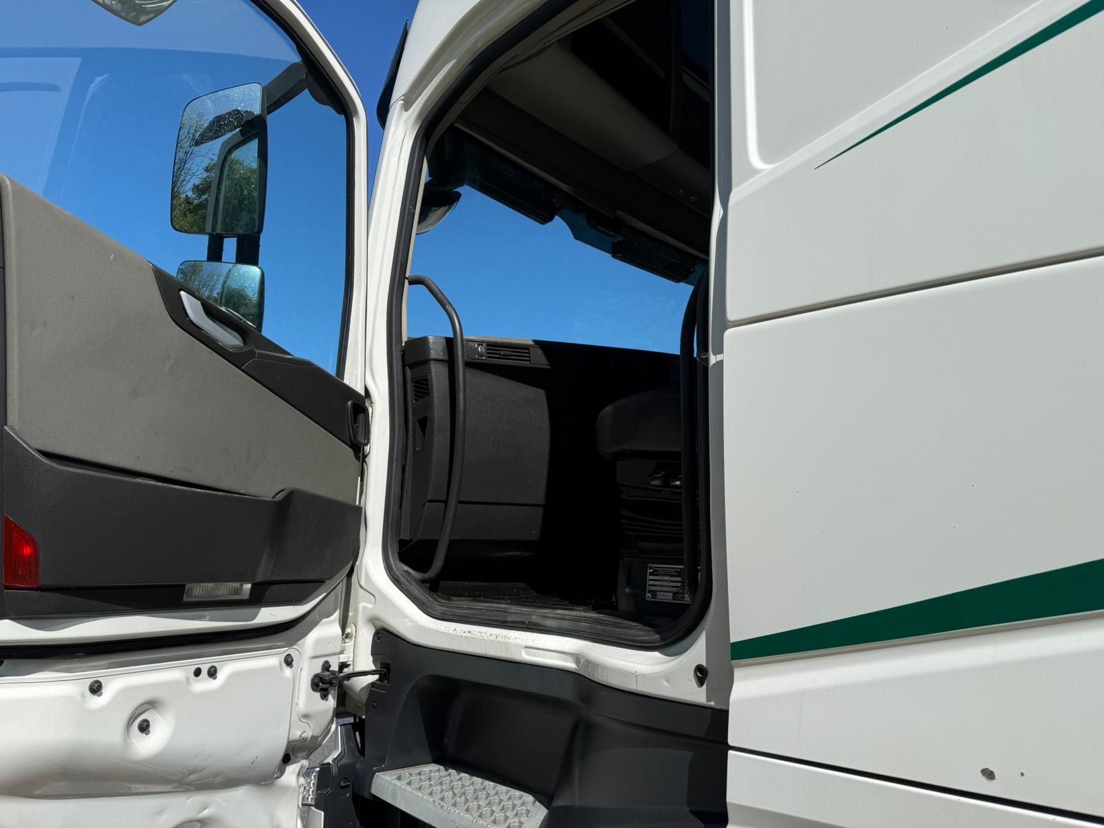 F512d25b A43d 46f5 Bd64 5657dc511b12