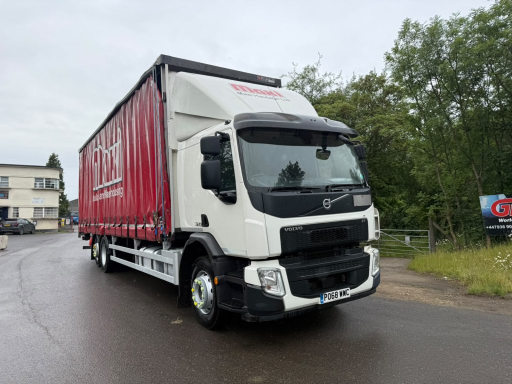 2018 Volvo FE 320 Curtainside Truck